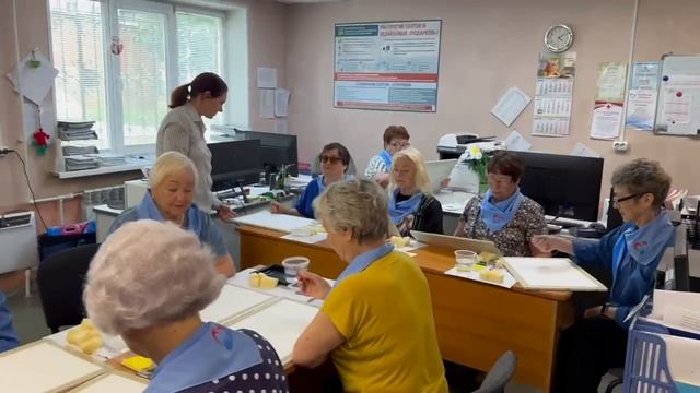 Встреча с художником-педагогом Маскевич Е.Г.в клубах долголетия Находки
