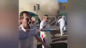 В результате мощного землетрясения в Колумбии под завалами десятков рухнувших зданий остаются люди.