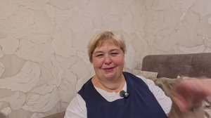 Абдугани  пытается  сам выбрать себе одежду к школе. Купили обувь и одежду .