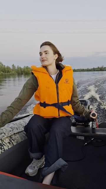 04.07.2026 А это Лена. Стаж — не как у парней, но опыт есть, хоть и стесняется
