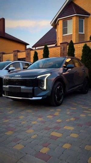 Два новых Kia Sportage - какой забрали бы вы? 👀