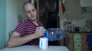 Мукбанг, лапша с кетчупом и чай с конфетами