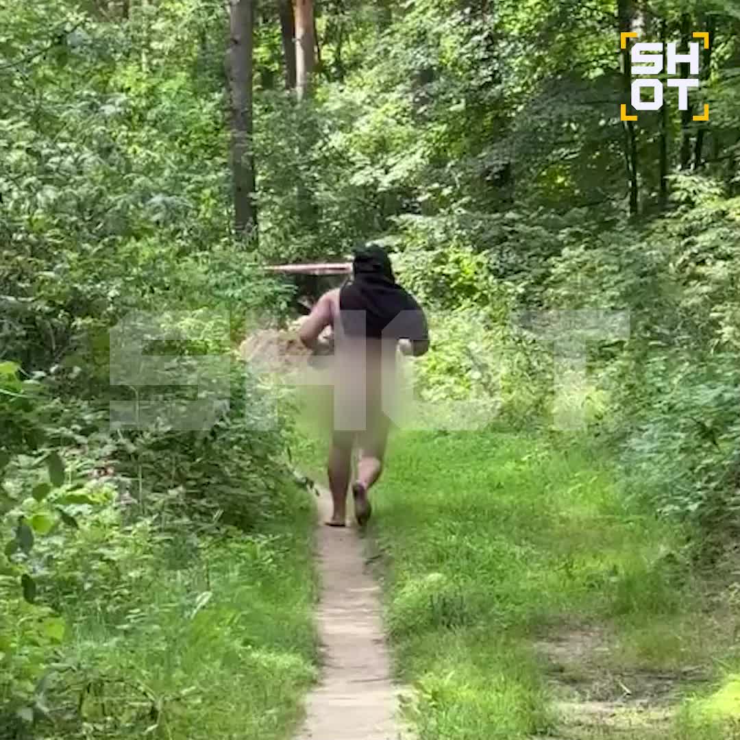 Голый мужчина напугал девушку в лесу в г. Белоозерский