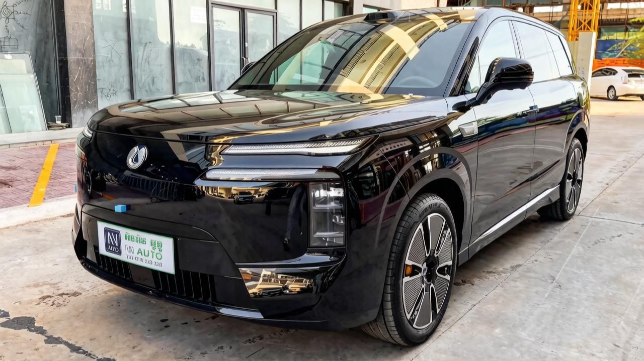Новый BYD Denza N8L PHEV 2026 года — роскошный и стильный внедорожник