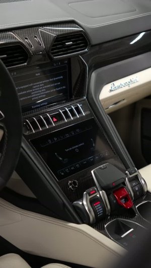 Изготовили карбоновые элементы салона для Lamborghini Urus