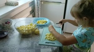ГОСТИ, ПОЛЯ, ЛЕНЬ, БАССЕЙН, ИЩУ ШЛАНГИ..