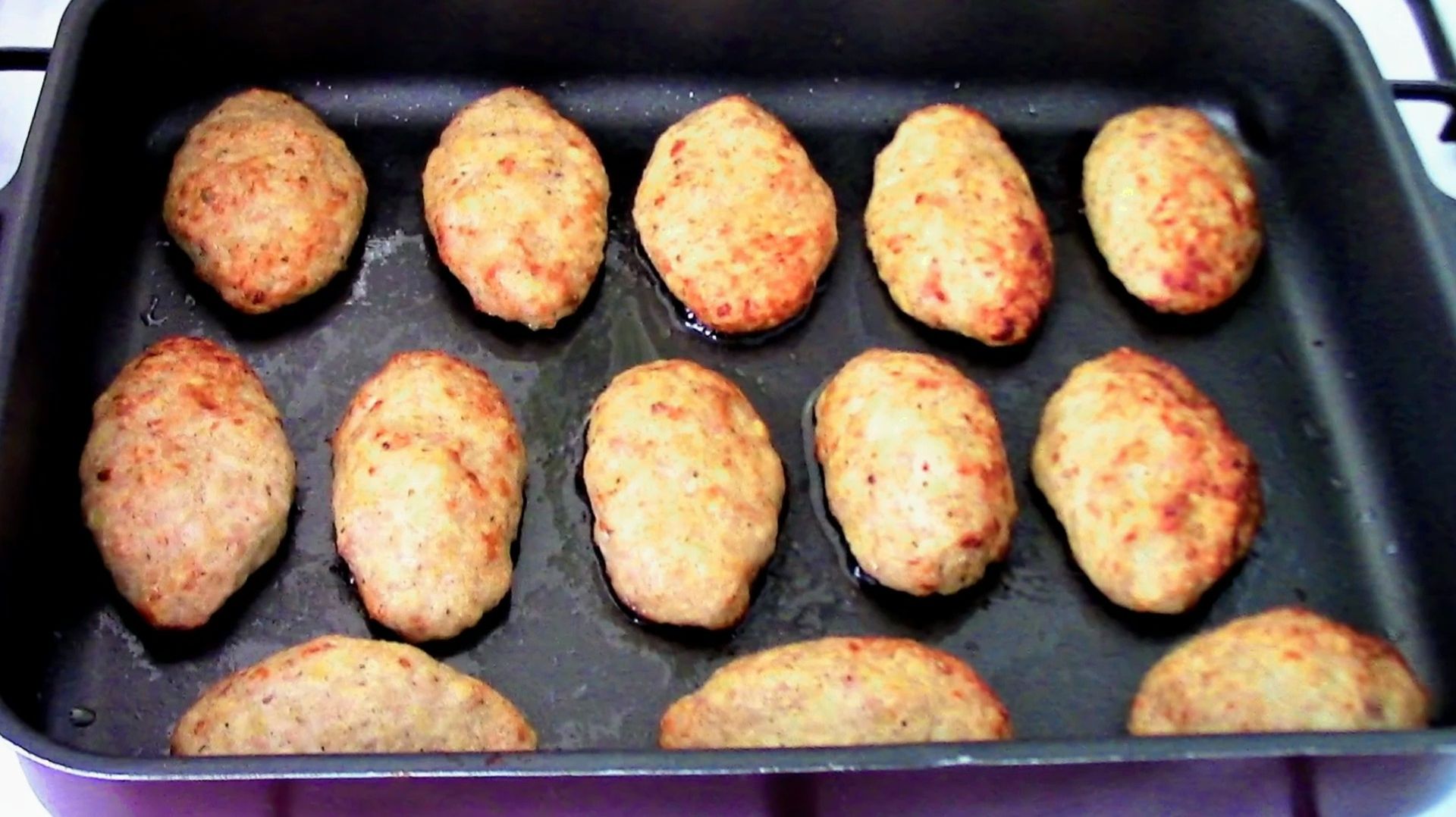 Экономные котлеты в духовке.