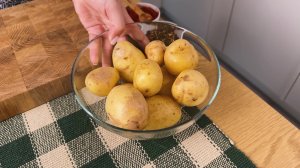 Это невероятно вкуснo ❗ Картофель, яйцa и сосиски ❗ Простой и сытный рецепт для аппeтитного yжина