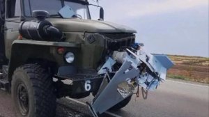 Урал выдержал прямое попадание дрона

Пишут, что после этого он спокойно завёлся и уехал.