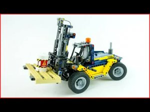 Сборка LEGO Technic 42079 Тяжелый вилочный погрузчик: Обзор для коллекционеров (9/14)