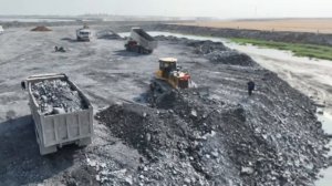 Wonderful Bulldozer SHANTUI Push Rock Into Mud,Dump Truck 10 Wheel  Unloading Rock Filling Lake
