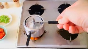 Миниатюрная готовка: рагу из говядины в игрушечной скороварке