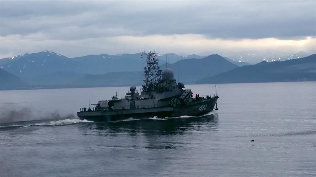 В ходе военных учений Тихоокеанский флот отработал отражение морского десанта.