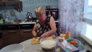 Замариновала мясо на шашлык.Оладушки с яблоками.