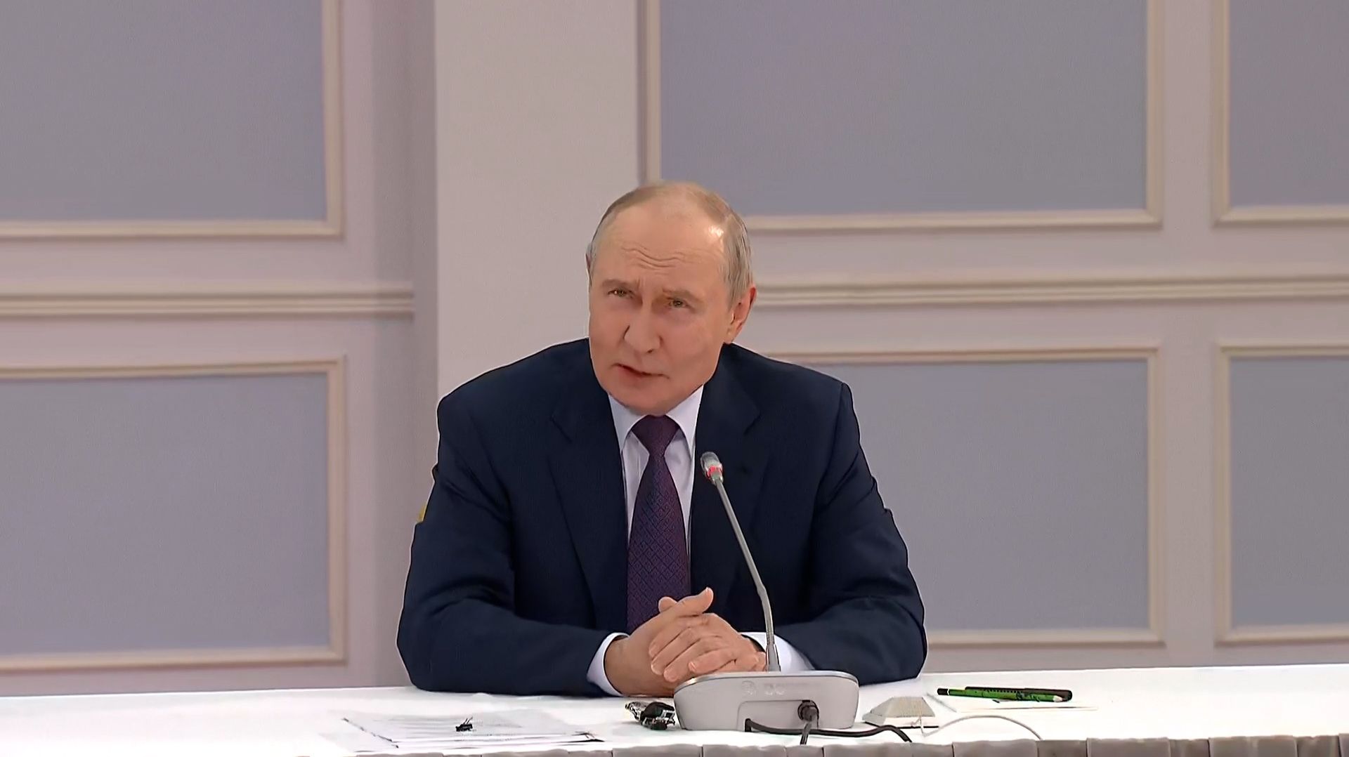 «Я ВЫШЕЛ И ОНЕМЕЛ»: ПУТИН РАССКАЗАЛ, КАКИМИ НЕ ДОЛЖНЫ БЫТЬ ГОРОДА РОССИИ