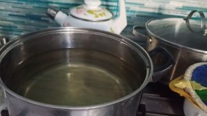 Помидоры с  добавлением тархуна и листьев моркови.