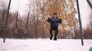 КАЧЕЛИ КАЧАЮСЬ НА КАЧЕЛЯХ