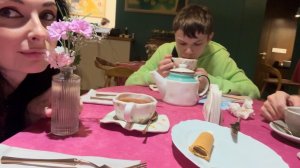 Милый интерьер🩵🩷, вкусный латте ☕️🍰и десерты, какао и чай, а что ещё нужно для счастья 😊😋