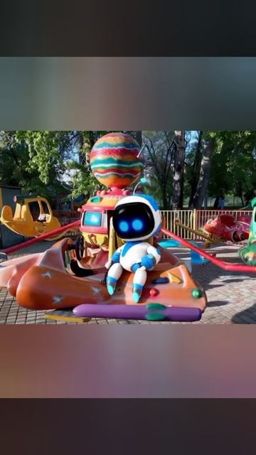 Робот катается на карусели