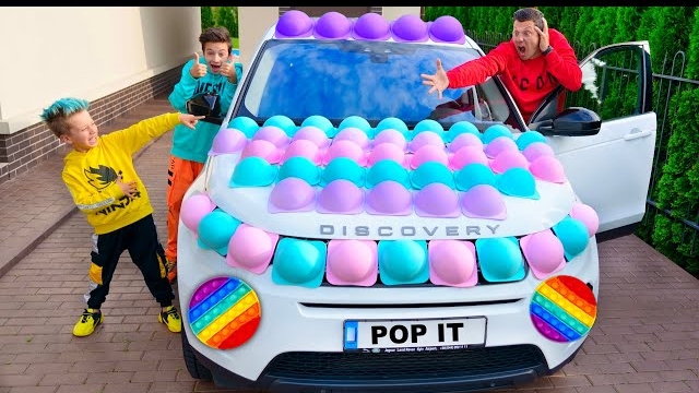 Сделали ОГРОМНЫЙ ПОП ИТ  и 24 Часа ПРАНКУЕМ Папу с POP IT !