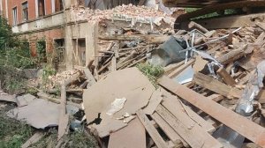 В Струнино ломают дом .ушла эпоха