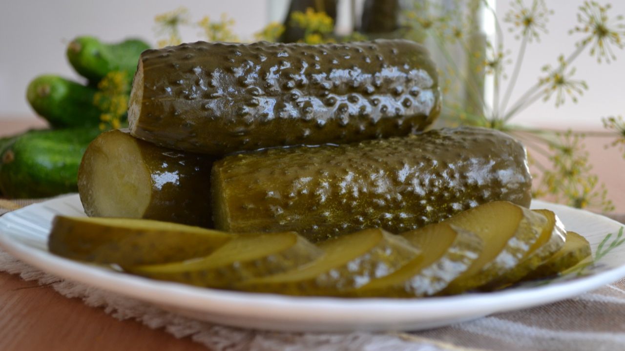 Хрустят и брызгают соком! 🥒 Рецепт малосольных огурчиков в банке за 1 сутки!