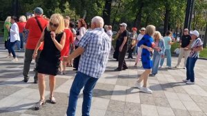 РАСЦВЕЛА СИРЕНЬ, ЧЕРЕМУХА В САДУ ТАНЦЫ ХАРЬКОВ 2026