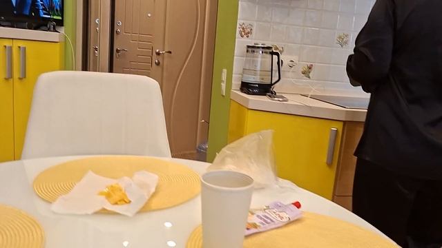 ВЛОГ веду себя как эстэтик гёрл)) едем в Листвянку^^ зашли в новую для нас кофейню😊