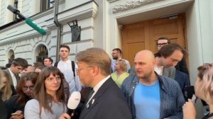 После заседания обстановка у суда по делу о снятии с выборов  „Яблока“