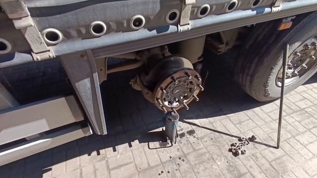 В Деловых линиях подняли зарплату водителям категории Е. Выгрузка в Питере и сразу же гружусь на Юг.