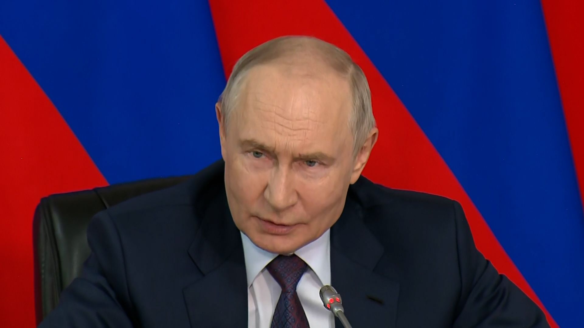 «АВТОБУСЫ ПРИХОДИТСЯ ЖДАТЬ ЧАСАМИ»: ПУТИН ПОТРЕБОВАЛ МЕНЯТЬ ОБЩЕСТВЕННЫЙ ТРАНСПОРТ
