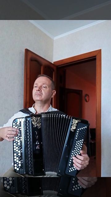 Уже нахмурил брови август