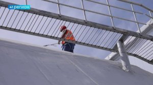 УНИКАЛЬНЫЕ КРОВЕЛЬНЫЕ РАБОТЫ ВЫПОЛНЯЛИ НА КУПОЛЕ ТЕАТРА КУКОЛ В СТОЛИЦЕ КАМЧАТКИ • НОВОСТИ КАМЧАТКИ