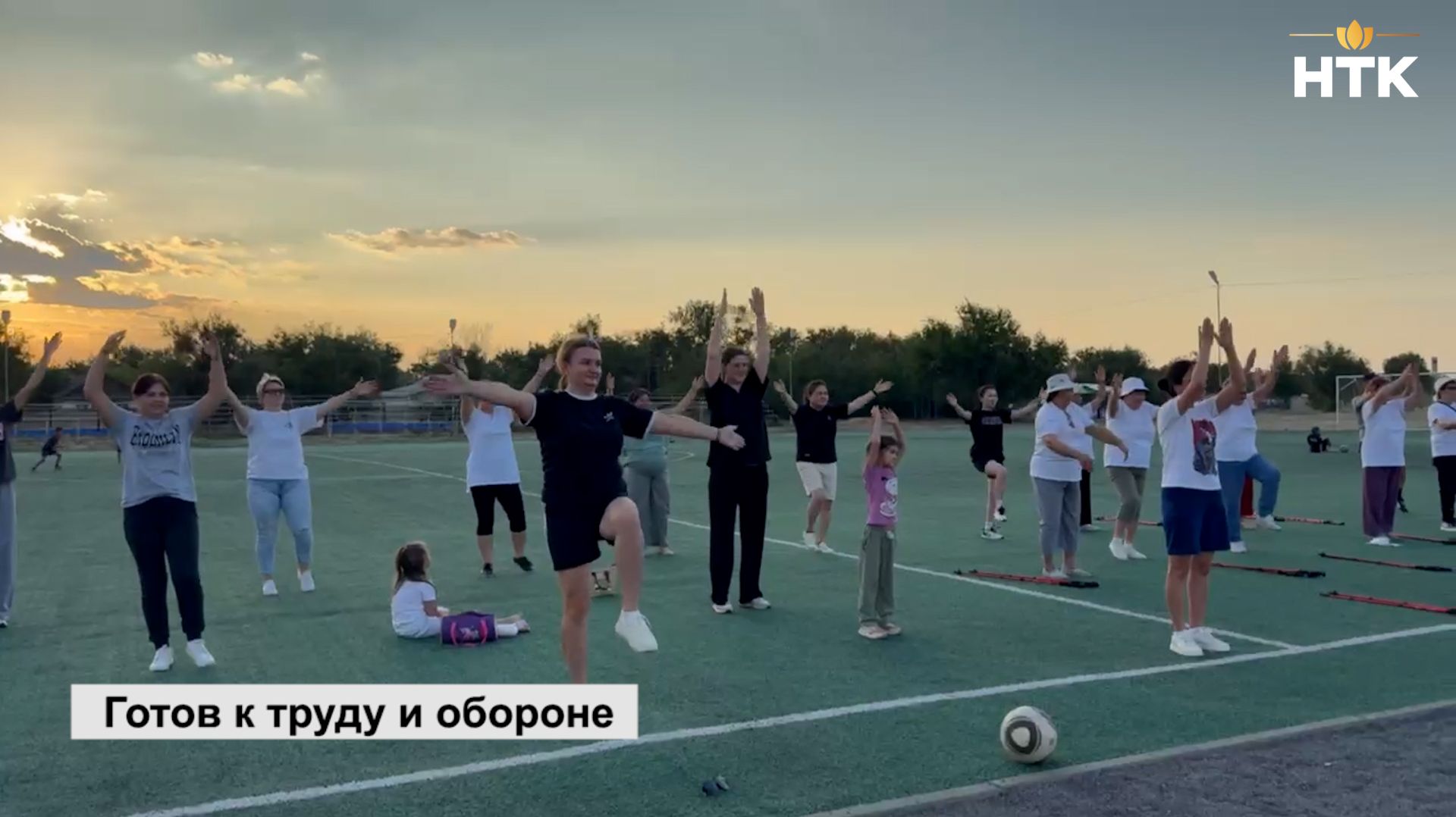 Жители поселка Малые Дербеты присоединились к празднованию Дня физкультурника