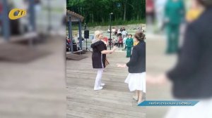 НА НАБЕРЕЖНОЙ ЖЕЛЕЗНОГОРСКОГО ВОДОХРАНИЛИЩА КАЖДУЮ ПЯТНИЦУ ПРОХОДЯТ ТВОРЧЕСКИЕ КОНЦЕРТЫ