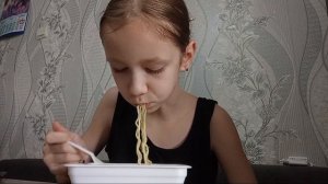 РАСПАКОВКА ЛАПШИ ВАУ-ЧОУ СО ВКУСОМ КУРИЦЫ 🍗🍜