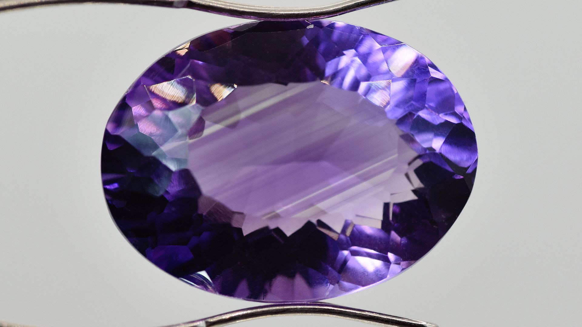 Аметист 14.98 Ct. овал (Боливия)