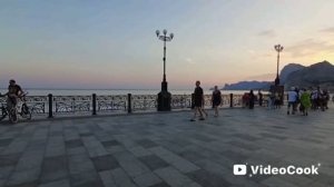 Крым сегодня: Судак на вечерней набережной. Как мы живём в это время.