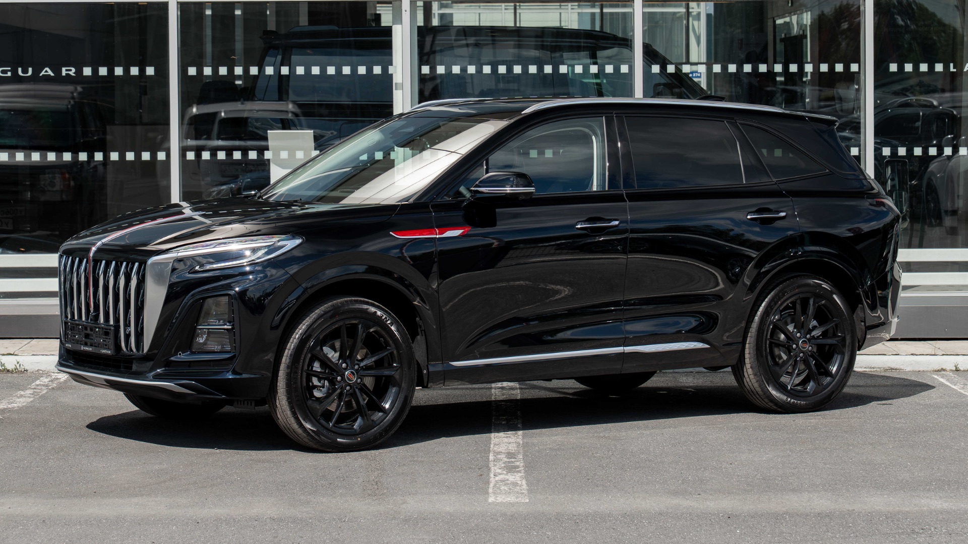 Hongqi HS3 Deluxe Черный, красный салон