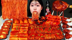 Мукбанг - курица и токпокки и острая лапша - много соуса