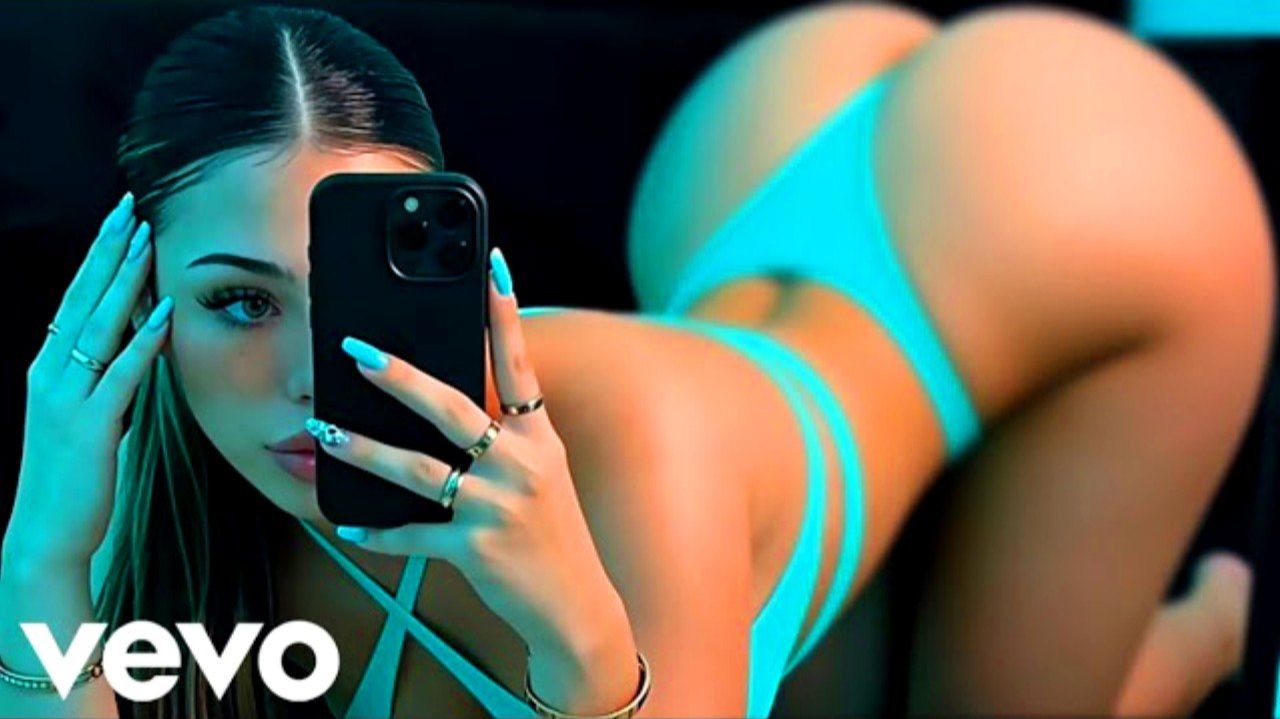 DEELIZE & KristaFoxx - Girlz Night