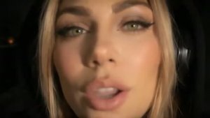 Skyla Reeze — Give Me The Fire