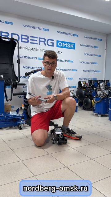 Обзор на подкатной домкрат для автолюбителя в кейсе 2 т NORDBERG