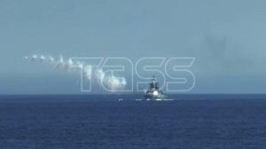 Условный морской бой в ходе учений Тихоокеанского флота в Охотском море