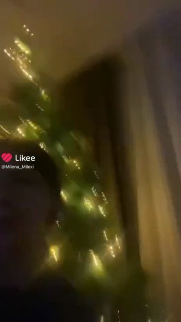 Это видео с 2025 когда я снималась с елкой🎄, есть новогодний вайб?❄️🥰