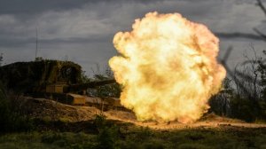 Экипажи танков Т-80БВ сорвали ротацию ВСУ. Лучшее видео из зоны СВО