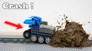 Самый БЫСТРЫЙ поезд LEGO разбивает все препятствия на пути!