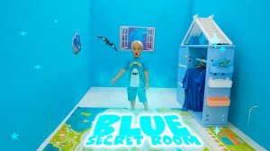 Дети хотят завести домашнее животное и играют с робокотом