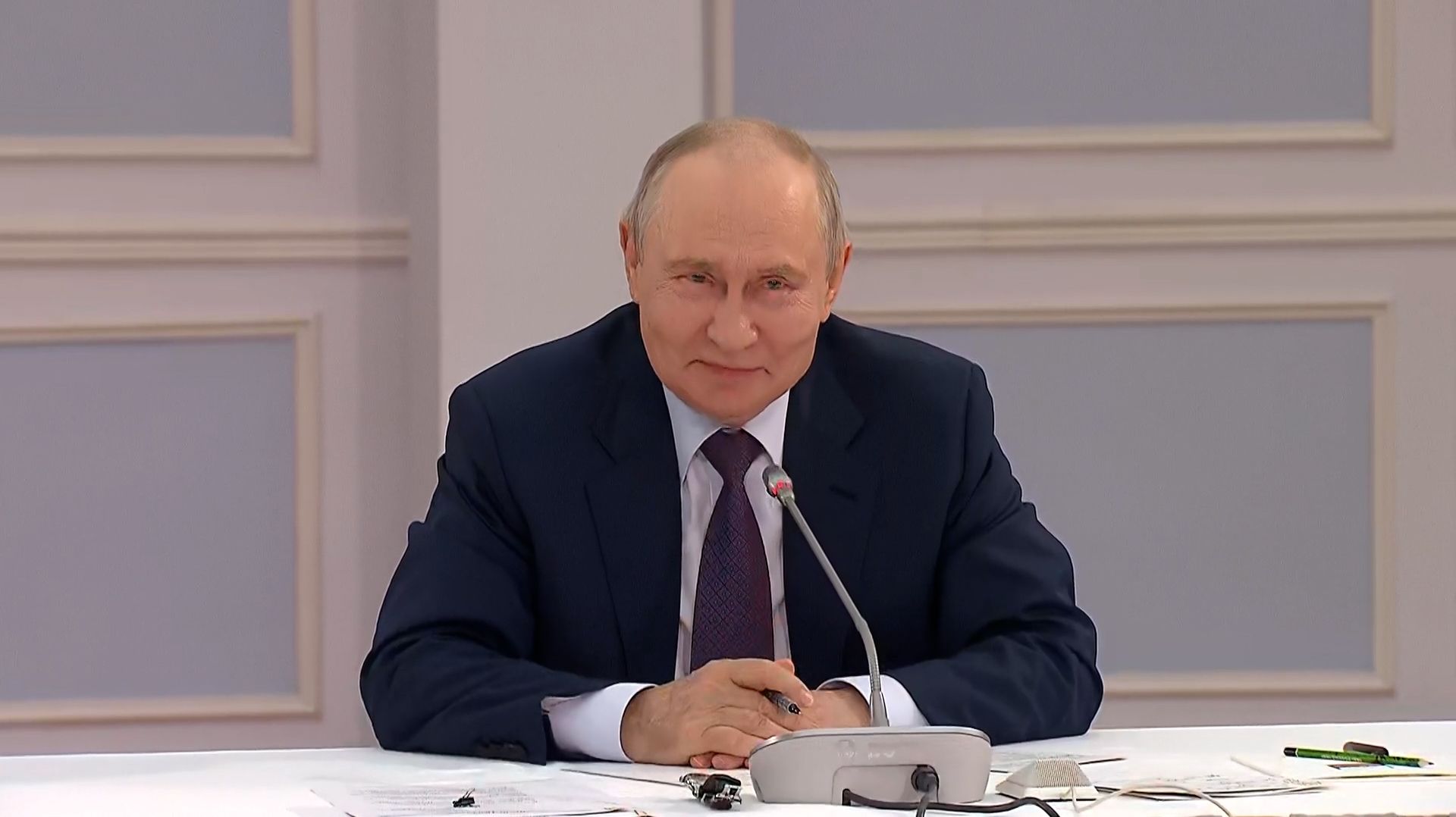 «ДЕПОПУЛЯЦИЯ НЕДОПУСТИМА»: ПУТИН — О БУДУЩЕМ МАЛЫХ ГОРОДОВ И СЁЛ РОССИИ
