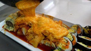 сыр моцарелла с популярной уличной едой - корейская уличная еда